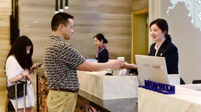 Kyriad Marvelous Hotel Yiyang Xiufeng Park