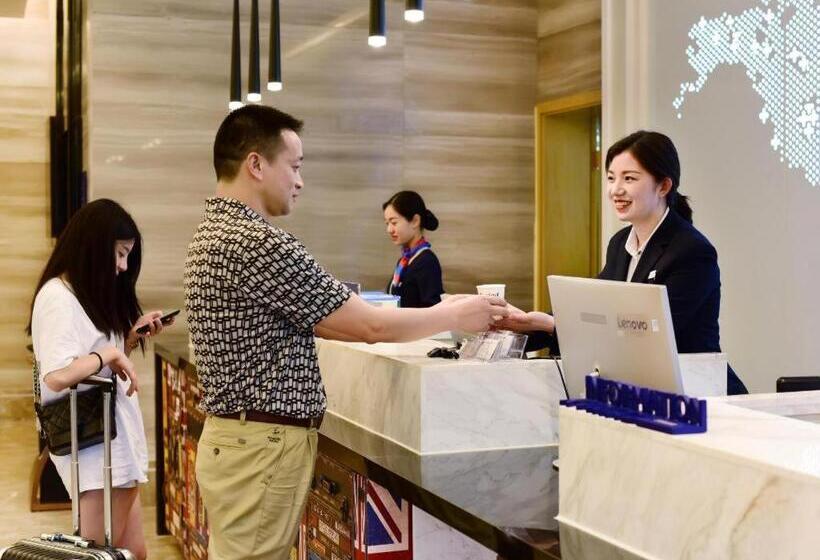 Kyriad Marvelous Hotel Yiyang Xiufeng Park