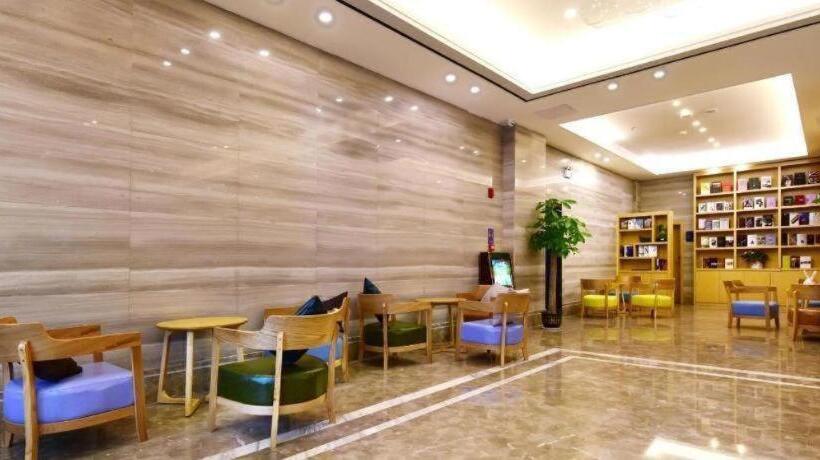 Kyriad Marvelous Hotel Yiyang Xiufeng Park