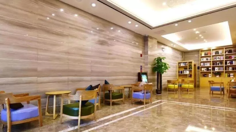Kyriad Marvelous Hotel Yiyang Xiufeng Park