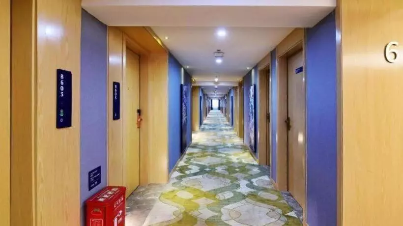 Kyriad Marvelous Hotel Yiyang Xiufeng Park