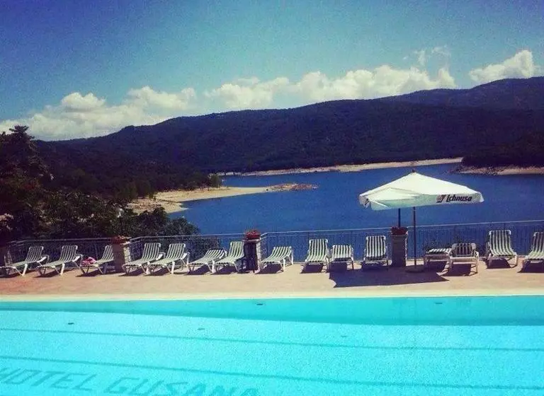 هتل Ristorante Gusana