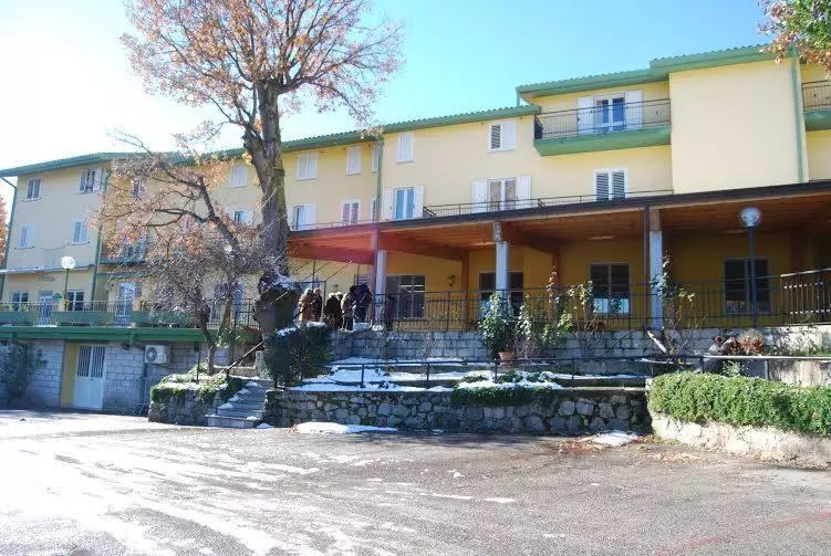هتل Ristorante Gusana