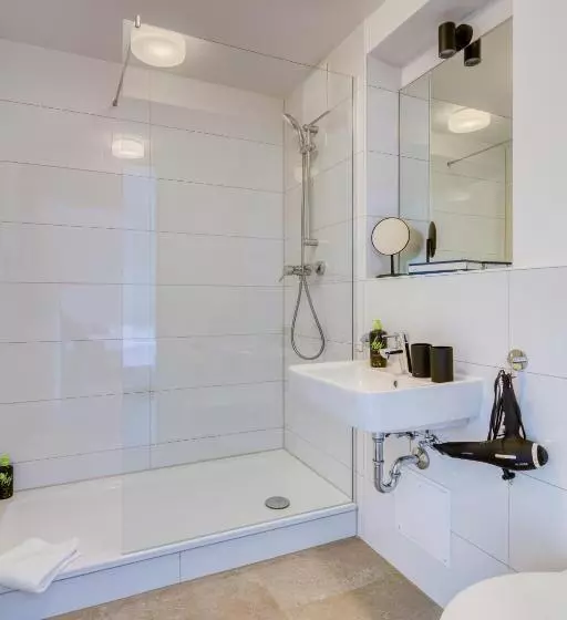 Limehome Garching Bei München