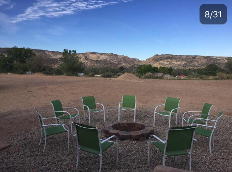 הוסטל Ponderosa Inn