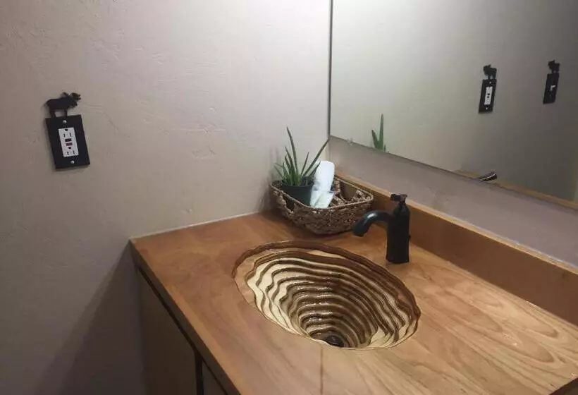 Retkeilymaja Ponderosa Inn