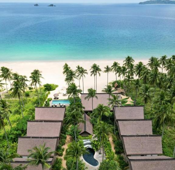 Angkla Beach Club & Boutique Resort