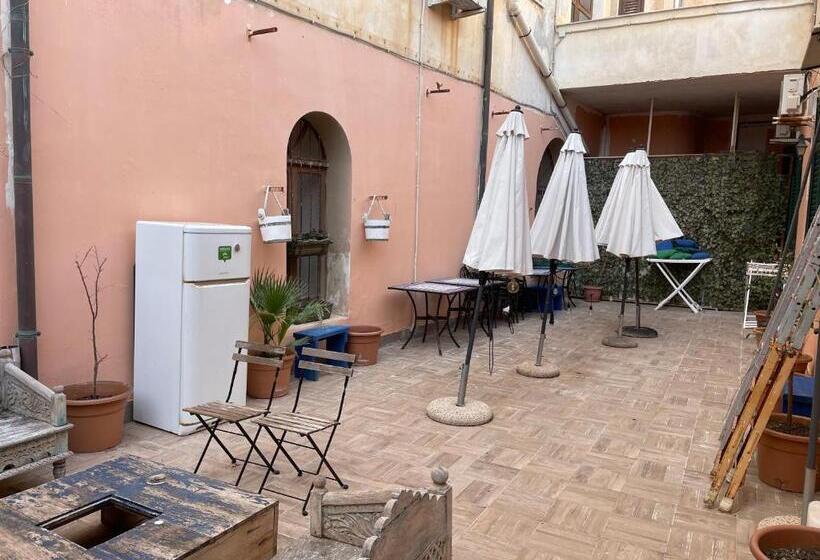 Aamiaismajoitus (B&B) La Terrazza Di Gadia