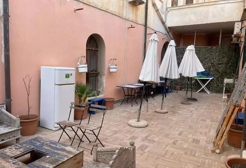 Aamiaismajoitus (B&B) La Terrazza Di Gadia