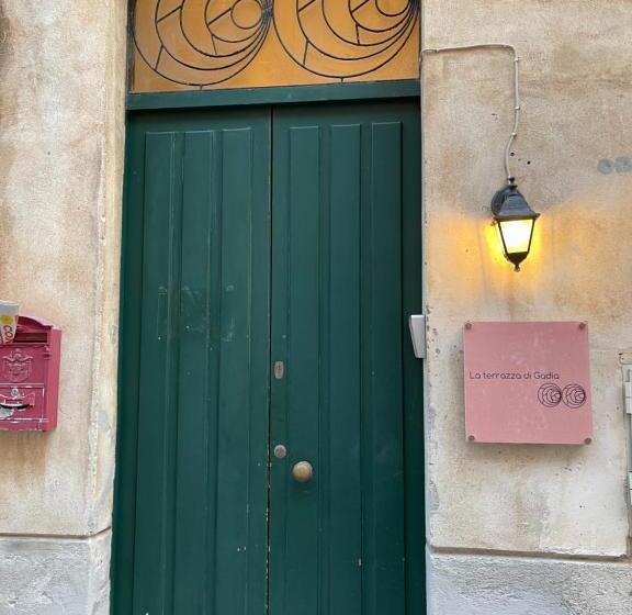 Aamiaismajoitus (B&B) La Terrazza Di Gadia