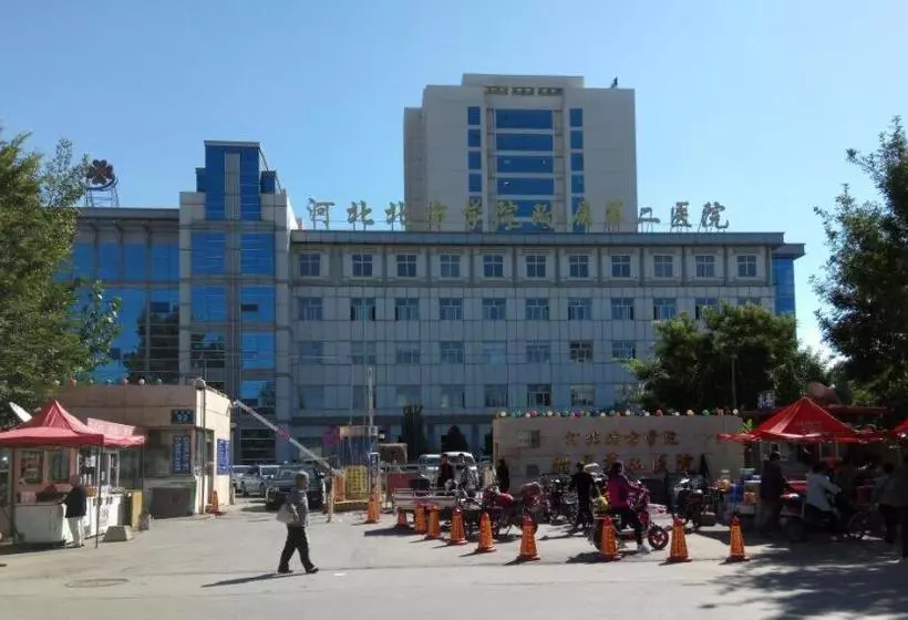 ホテル 7days Premium Zhangjiakou Xuanhua Bell Tower High Speed Railway Station Branch