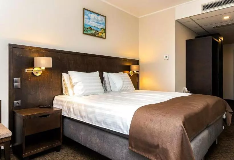 Adoryal Hotell