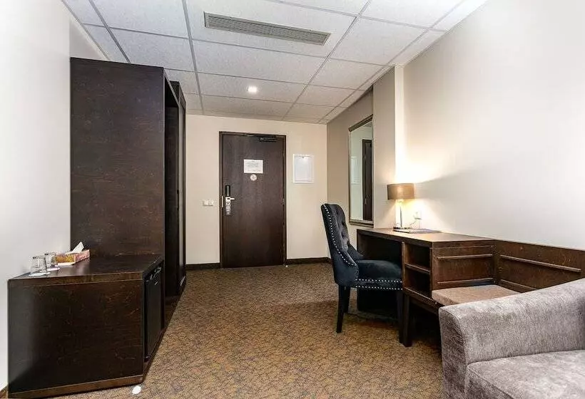 Adoryal Hotell