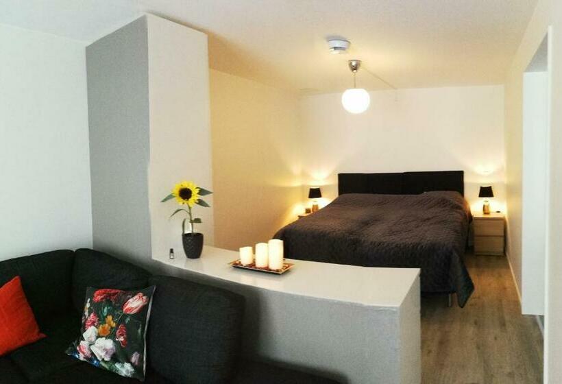 بنسيون Lägenhetshotell Varvet