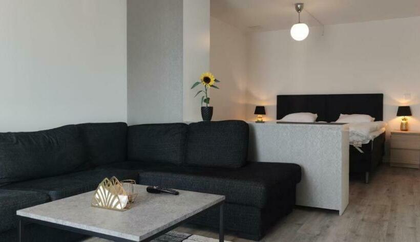 بنسيون Lägenhetshotell Varvet