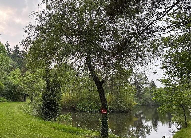 הוסטל Du Côté De Chez Sam