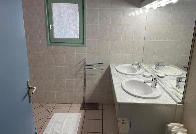 הוסטל Du Côté De Chez Sam