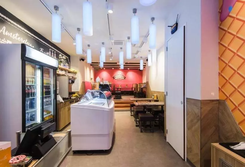 Hostel Warmoes Amsterdam