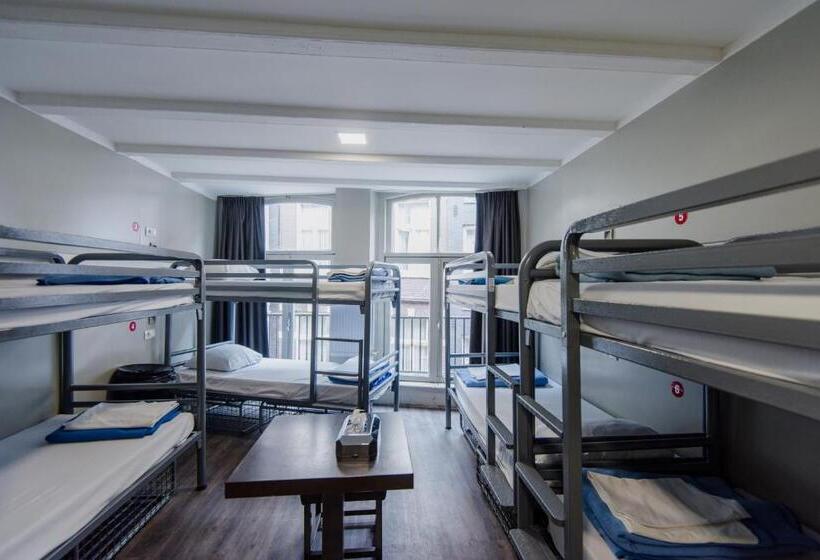 Hostel Warmoes Amsterdam