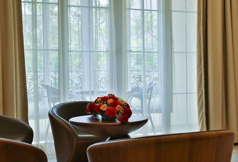 فندق Accord Chrome