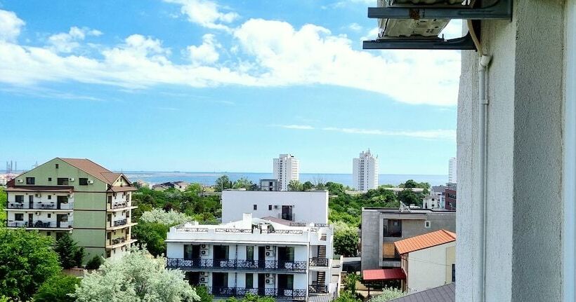 هتل Blue Sky Resort