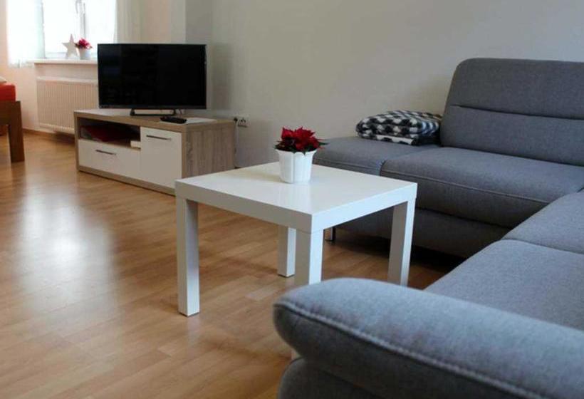 Отель Gaestehaus An Der Fehnroute Ii, 11041