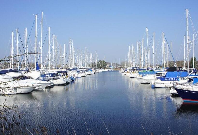 فندق Purchases Restaurant & Accommodation