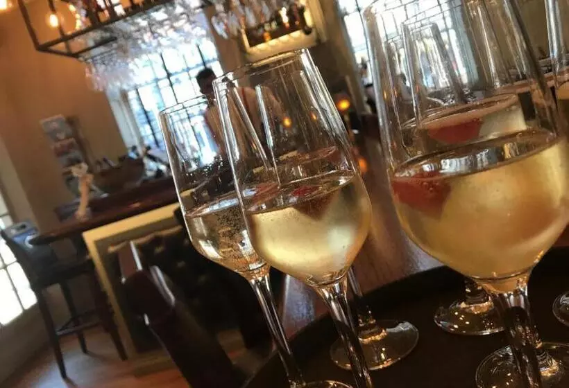 Hotelli Purchases Restaurant & Accommodation