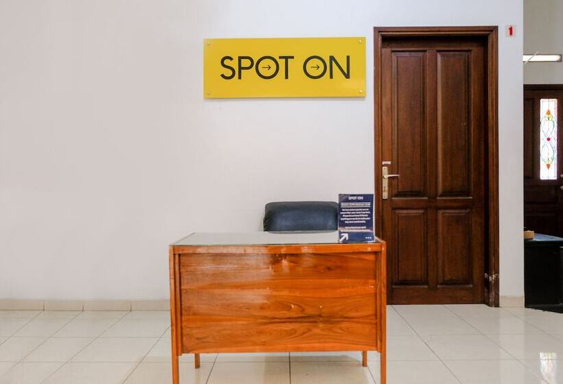 Hotell Spot On 2749 Tiga Sinar Residence