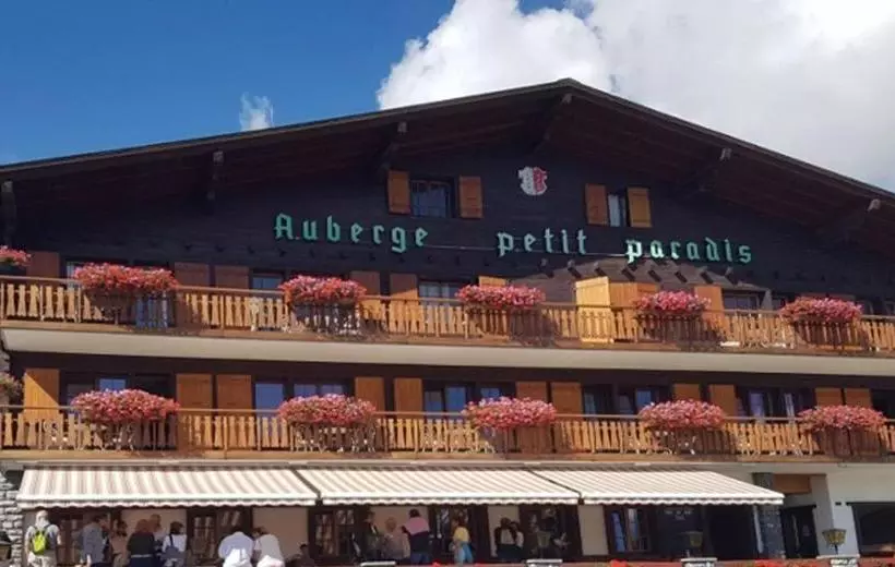 Retkeilymaja Petit Paradis