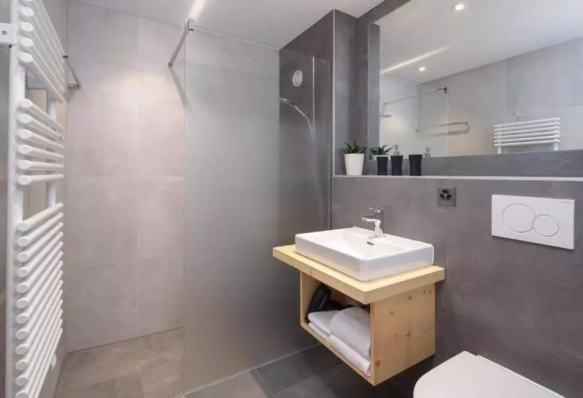 Retkeilymaja Petit Paradis