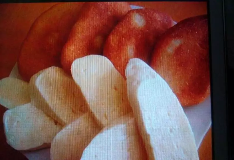 تختخواب و صبحانه Raul Lushnu Darbaz