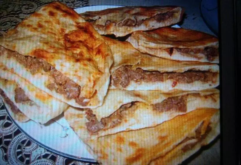 تختخواب و صبحانه Raul Lushnu Darbaz