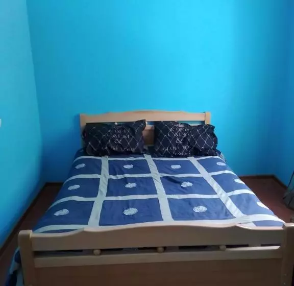 تختخواب و صبحانه Raul Lushnu Darbaz