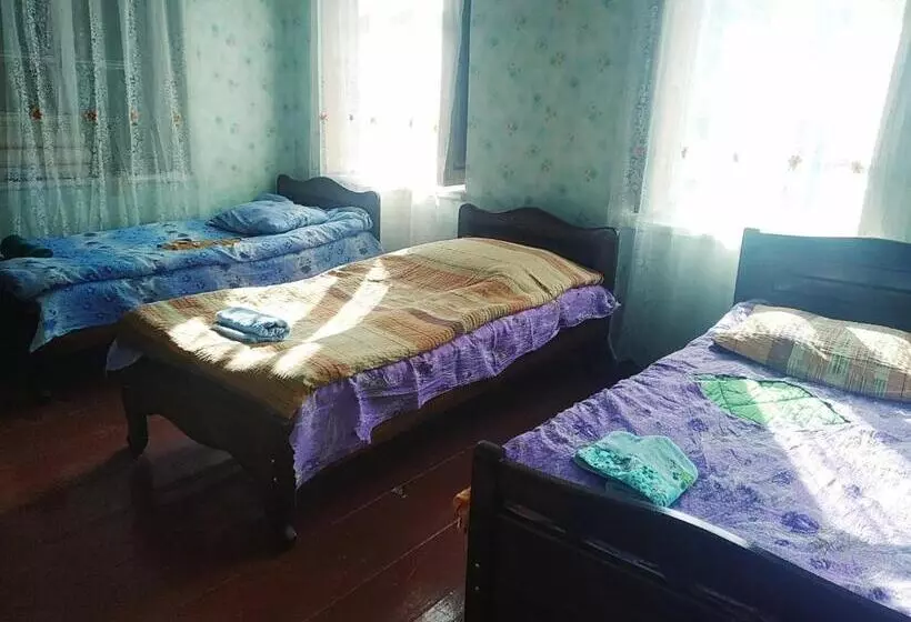 تختخواب و صبحانه Raul Lushnu Darbaz