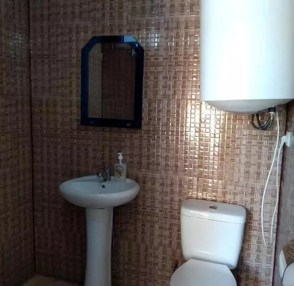 تختخواب و صبحانه Raul Lushnu Darbaz