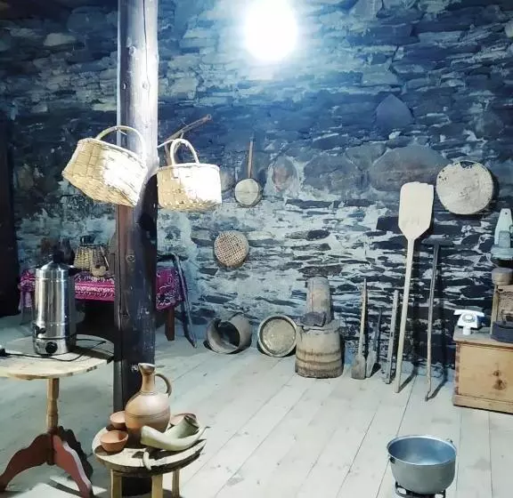 تختخواب و صبحانه Raul Lushnu Darbaz