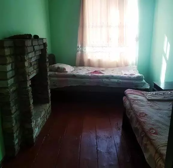 تختخواب و صبحانه Raul Lushnu Darbaz