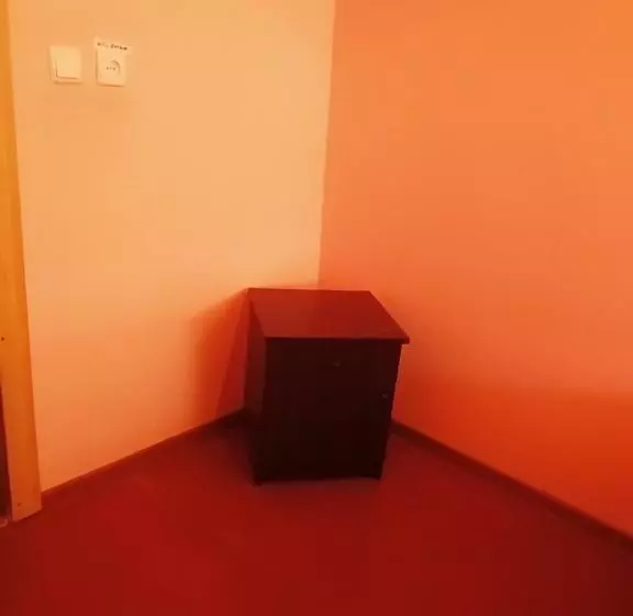 تختخواب و صبحانه Raul Lushnu Darbaz