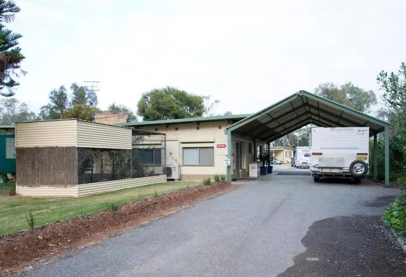 Hotelli Paringa Caravan Park