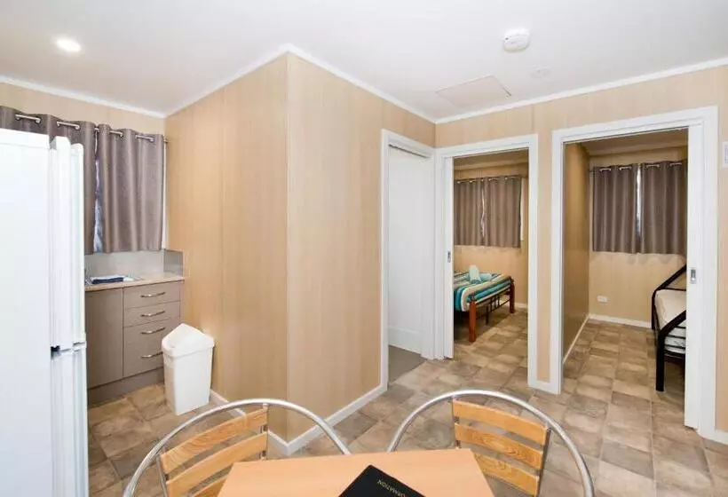 Hotelli Paringa Caravan Park