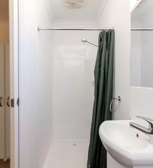 Hotelli Paringa Caravan Park