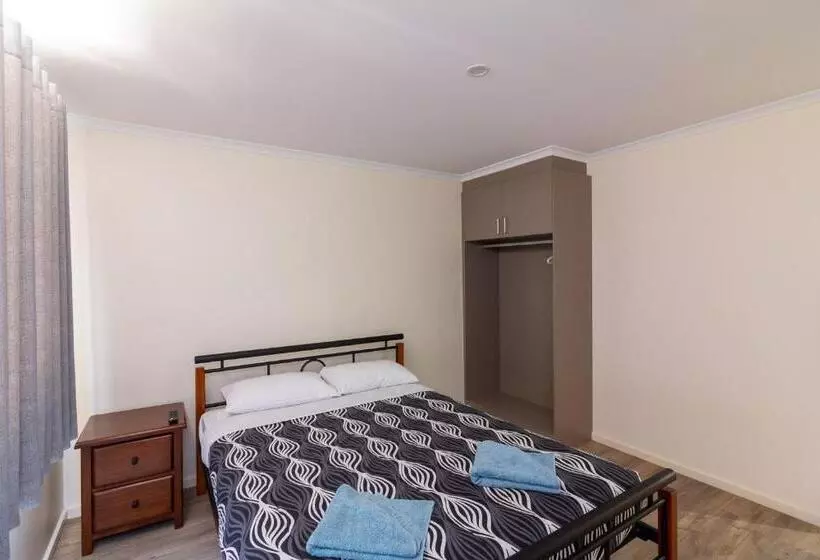 Hotelli Paringa Caravan Park