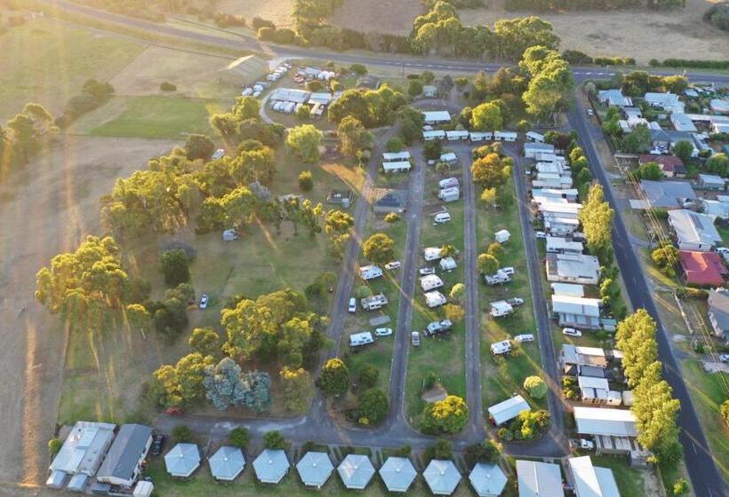 פנסיון Pine Country Caravan Park