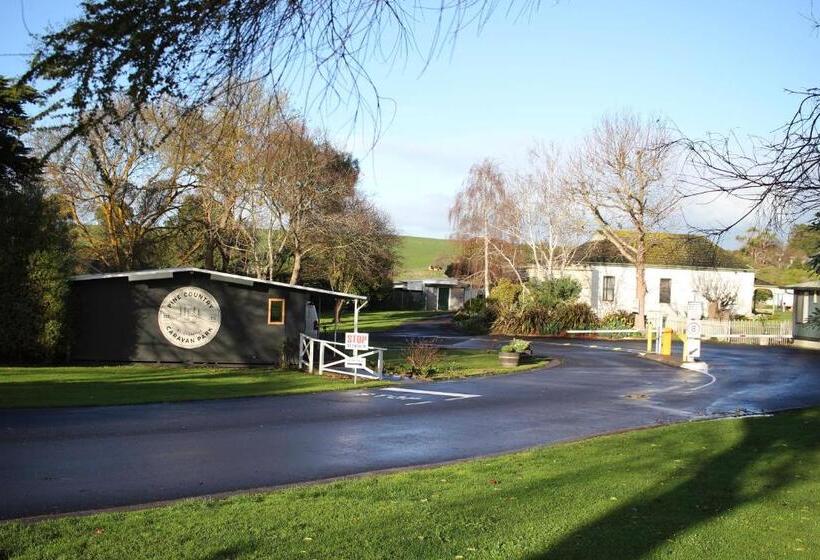 פנסיון Pine Country Caravan Park