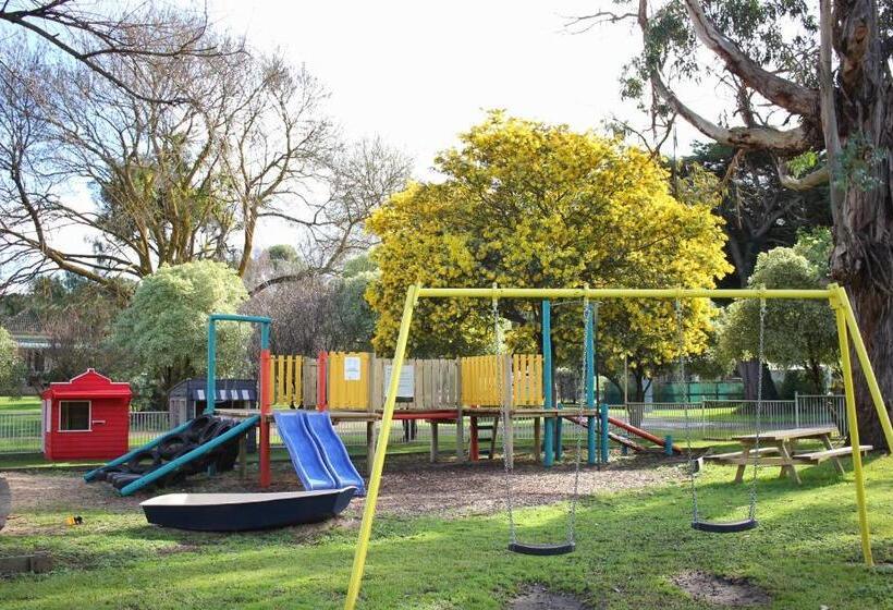 פנסיון Pine Country Caravan Park