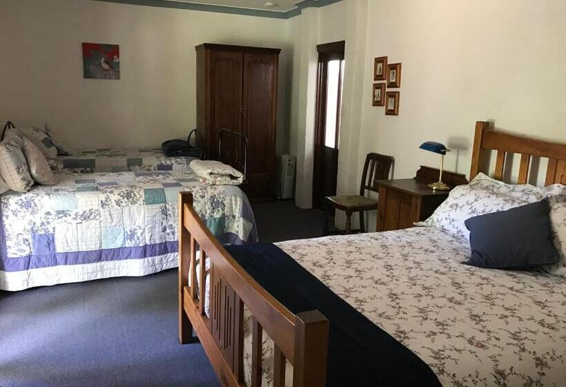 住宿加早餐  Dingup House