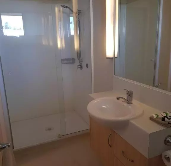 Cardwell Beachcomber Motel & Tourist Park