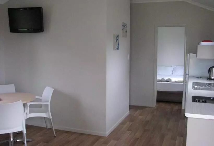 Cardwell Beachcomber Motel & Tourist Park