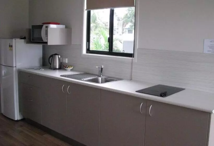 Cardwell Beachcomber Motel & Tourist Park